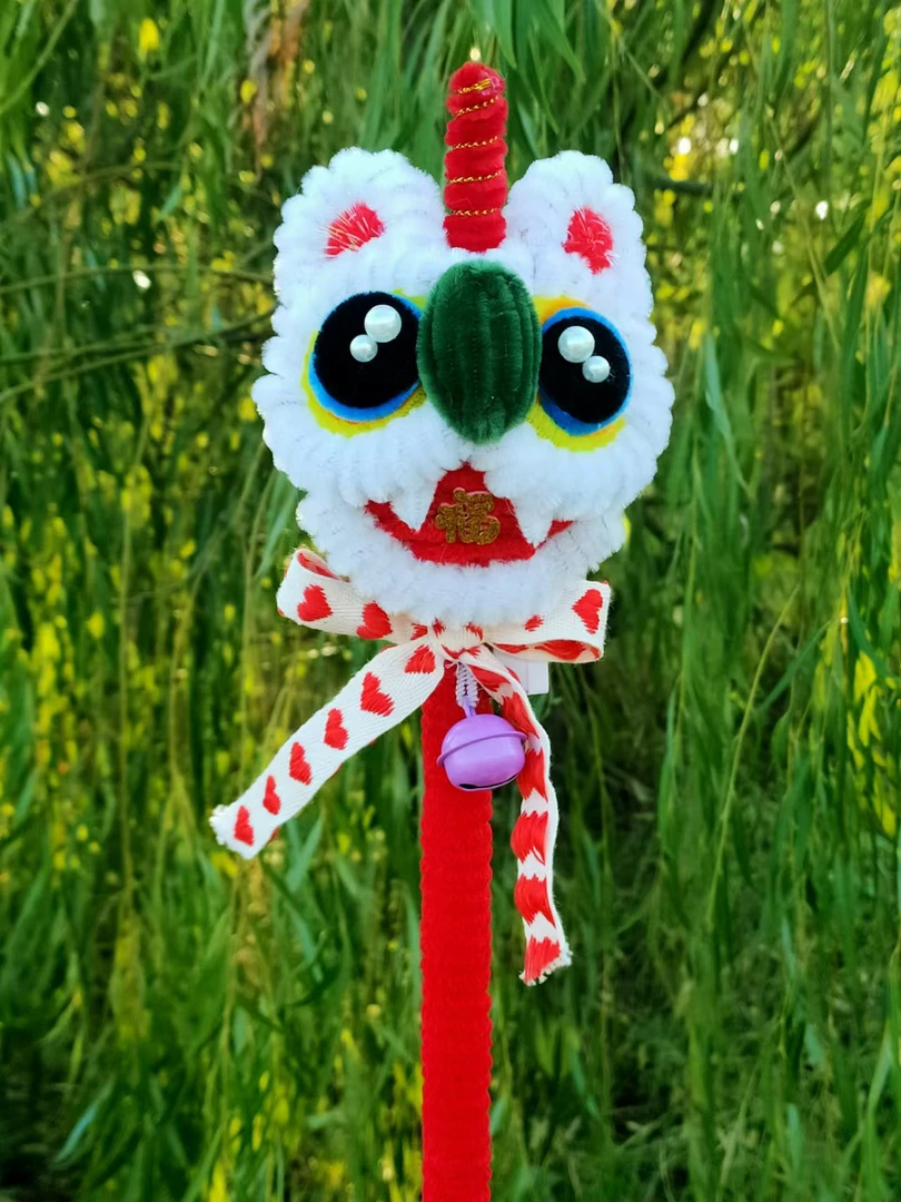 春节新年醒狮挂饰扭扭棒diy手工毛线编织动物兔子发光手拿棒