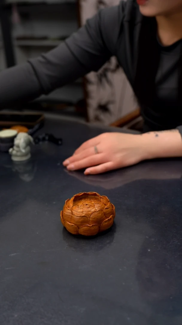 【闪购商品】天然原石手工雕刻松花石金色莲花香插