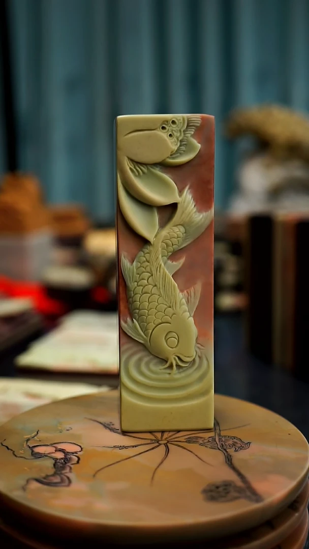 【闪购商品】天然原石锦鲤印章镇尺紫袍玉带石