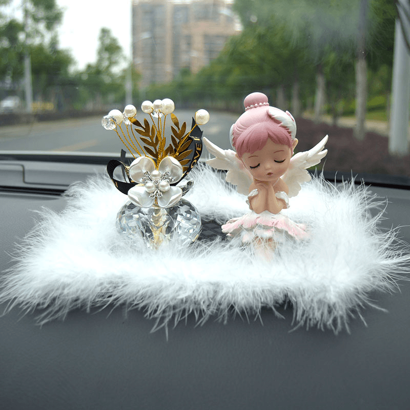 汽车内饰品摆件车载车上中控台女神款可爱高档女司机装饰用品大全