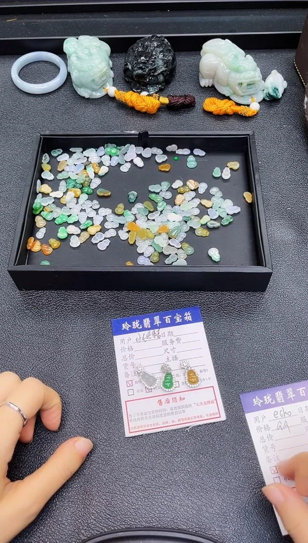 【闪购商品】翡翠手镯未镶嵌葫芦