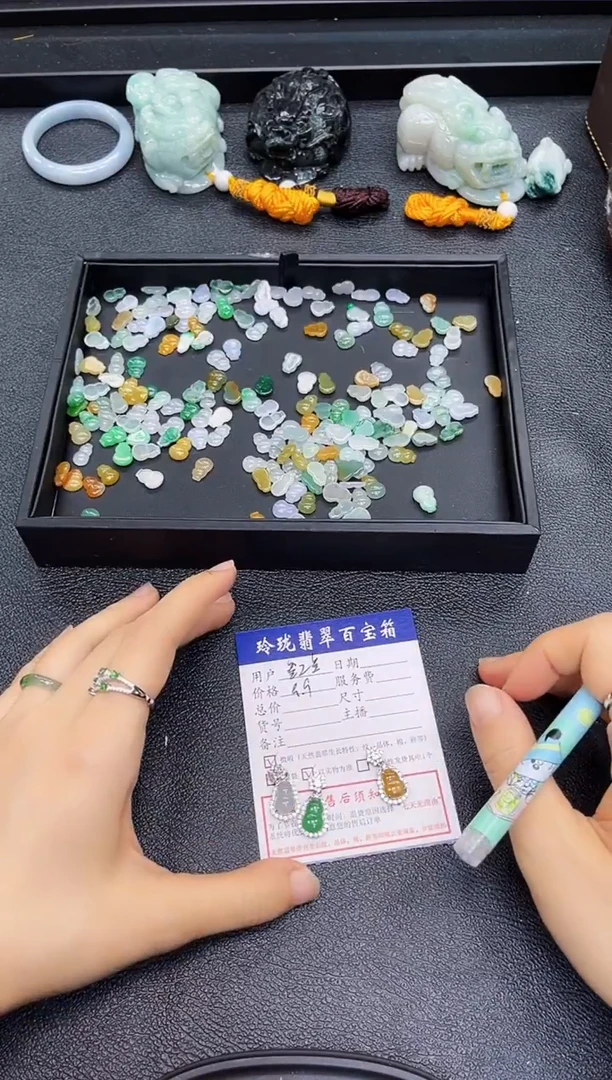 【闪购商品】翡翠手镯未镶嵌葫芦