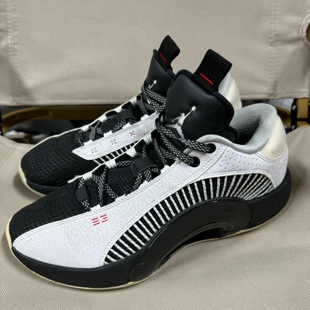 篮球鞋/aj33low 黑白/43码 少一只鞋标鞋垫