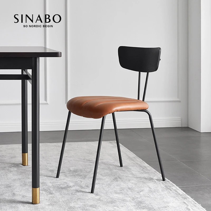 思纳博珊瑚椅北欧轻奢餐椅家用意式现代简约铁艺布皮软包靠背餐桌
