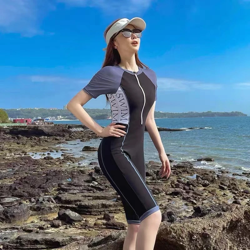 2024新款泡温泉高级游泳衣连体五分裤大码保守游泳馆训练专业女款