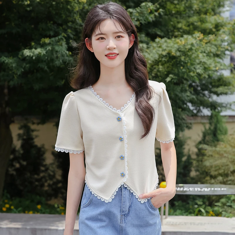 简温2024夏季新款V领蕾丝花边衬衫女学生短袖甜美宽松短款上衣