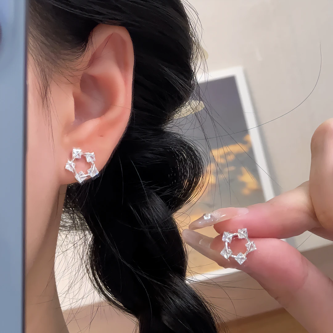 简约甜美小众设计圆形镂空方块耳钉