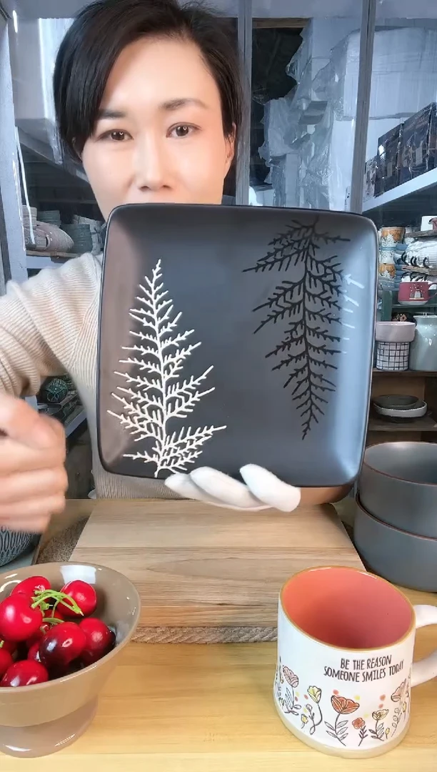 【闪购商品】陶瓷碗7.8英寸黑花方盘微瑕