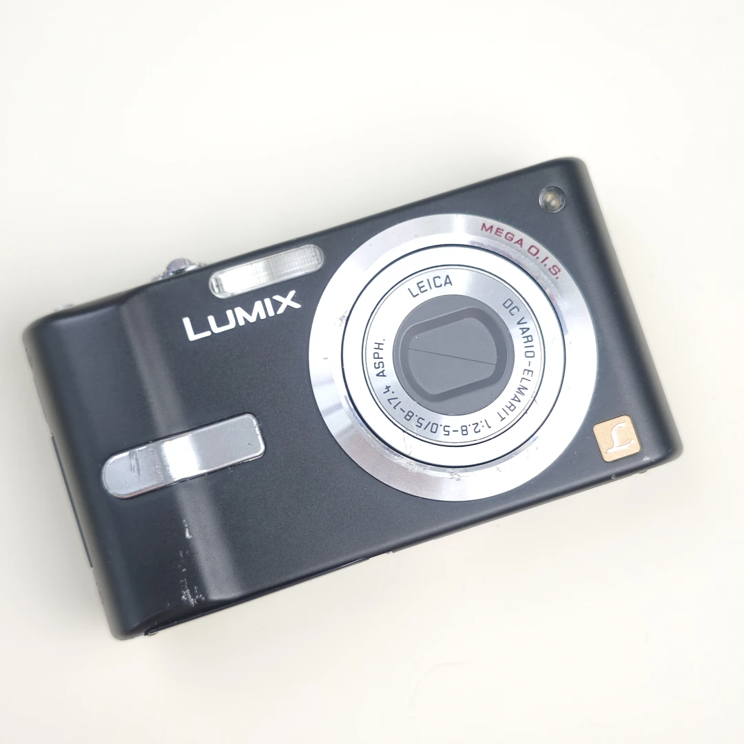 9新 Panasonic/松下 fx12黑色720万像素3倍变焦ccd数码相机