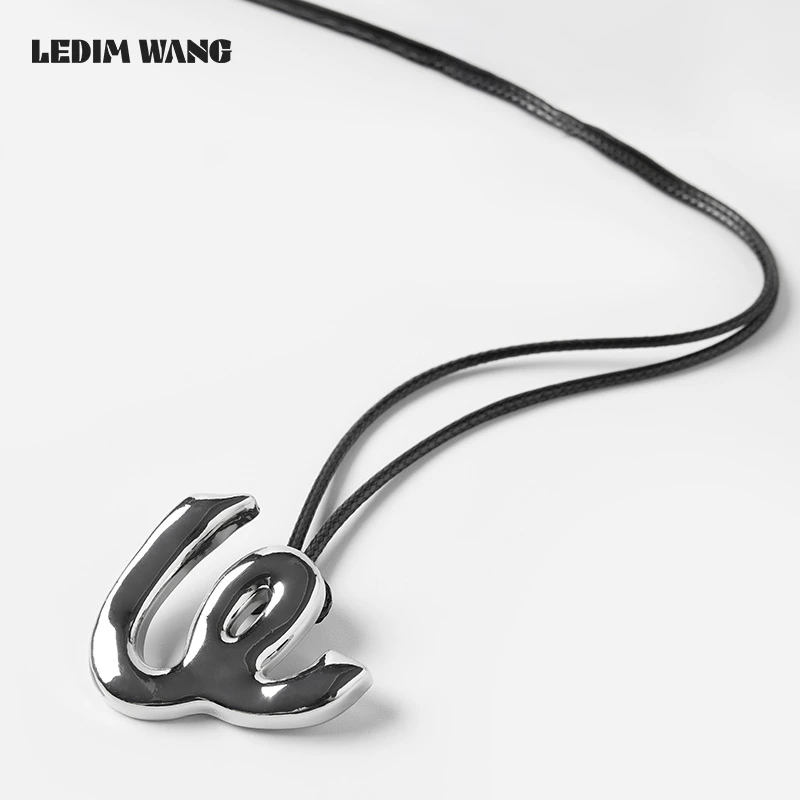 非金属皮质项链 ledim wang品牌字母项链女2024新款时尚百搭项链