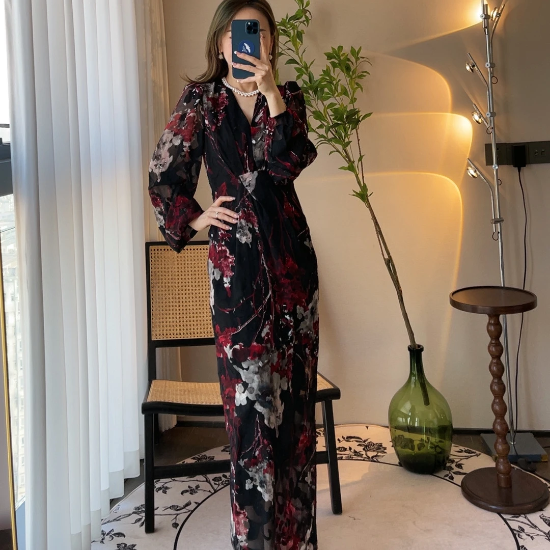 【法式Ionoy】B0632早春新款修身碎花法式V领长袖连衣裙