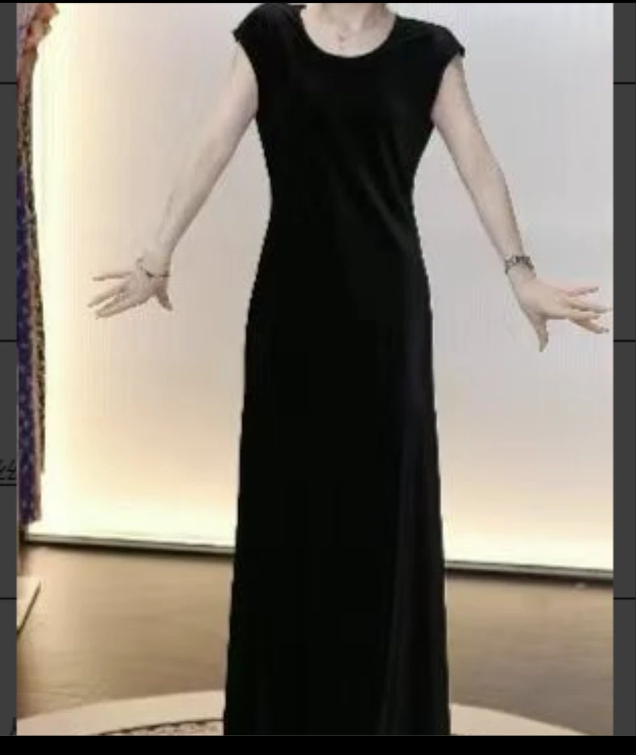 C055一眼万年 丝绒纯色圆领短袖气场修身显瘦连衣裙