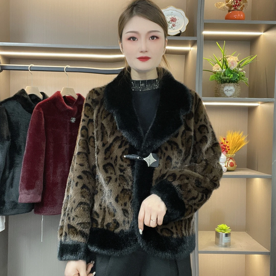 2024年新款皮毛一体女外套休闲加厚冬季妈妈装时尚百搭中老年大衣