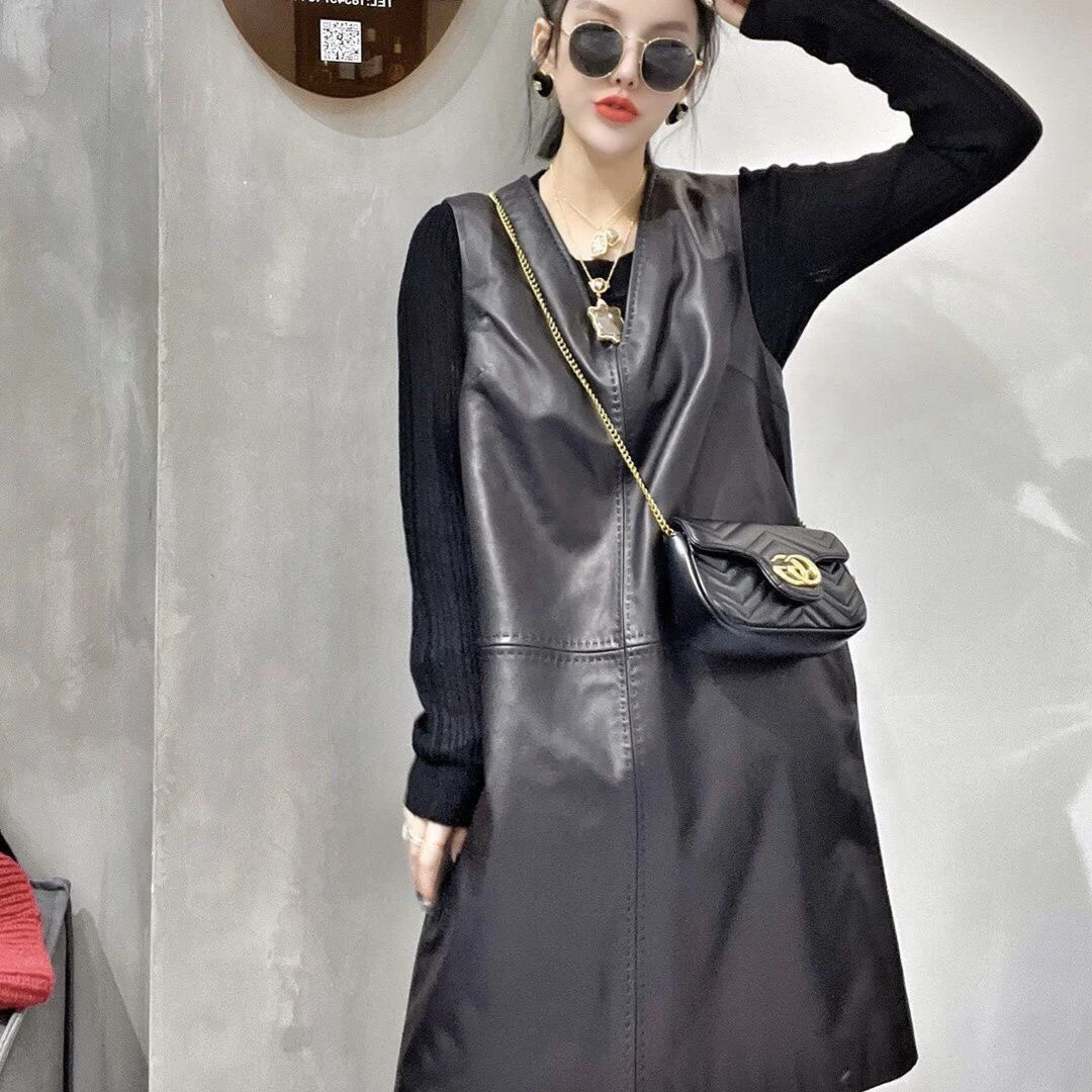 2023新叶莎陈太太5566同款真皮连衣裙女绵羊皮中长款v领皮裙显