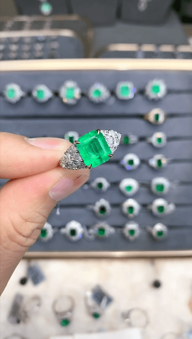 【闪购商品】祖母绿戒指18K金镶嵌3.35ct/七天鉴赏/-03