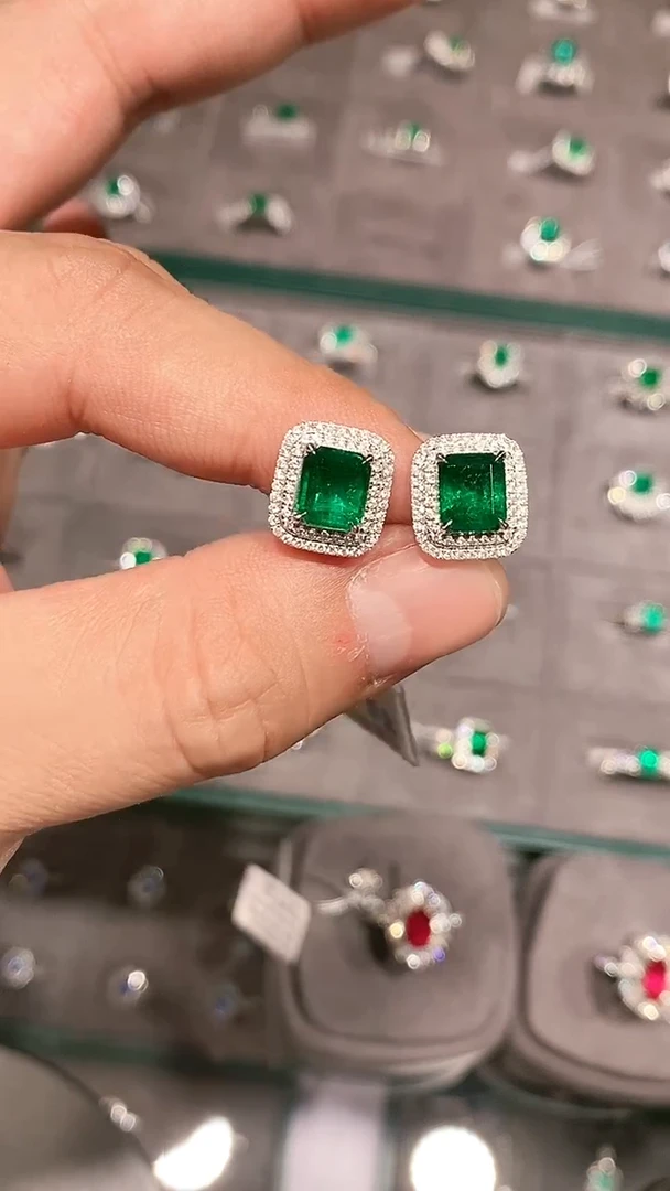 【闪购商品】祖母绿耳饰18K金镶嵌2.97ct/展会专属价/