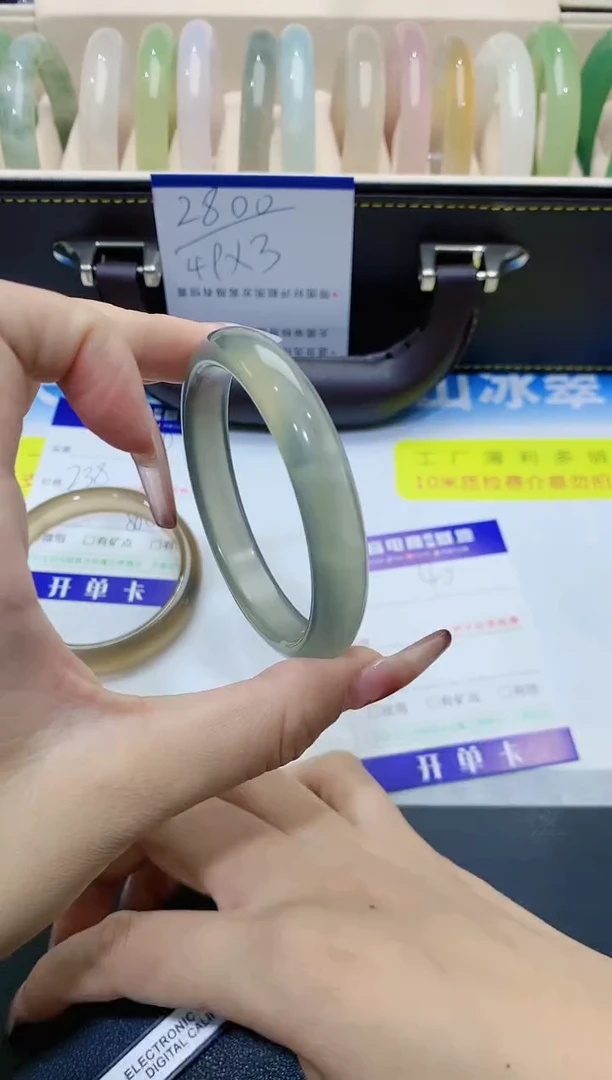 【闪购商品】石英质玉手镯未镶嵌40 KN