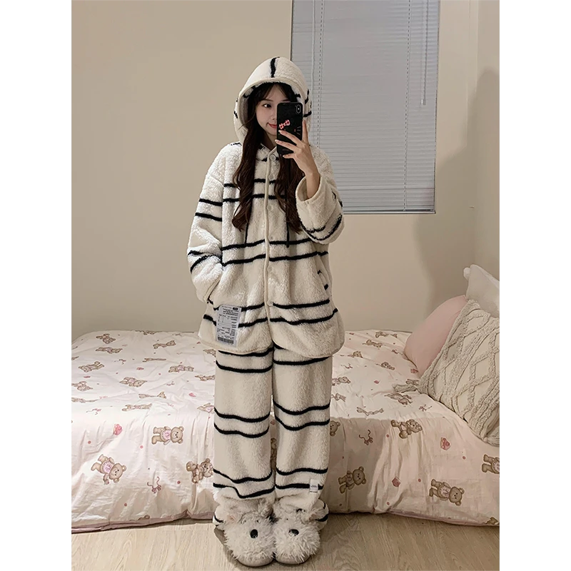 高级感简约条纹法兰绒连帽睡衣女冬季2024加厚保暖毛绒家居服套装