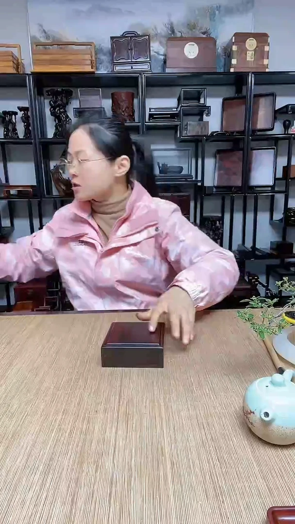 【闪购商品】1根雕微凹 方盒 福利盒