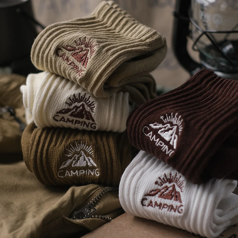 潮流舒适复古雪山刺绣袜子男生中筒袜女棉质春秋篮球袜情侣袜长袜