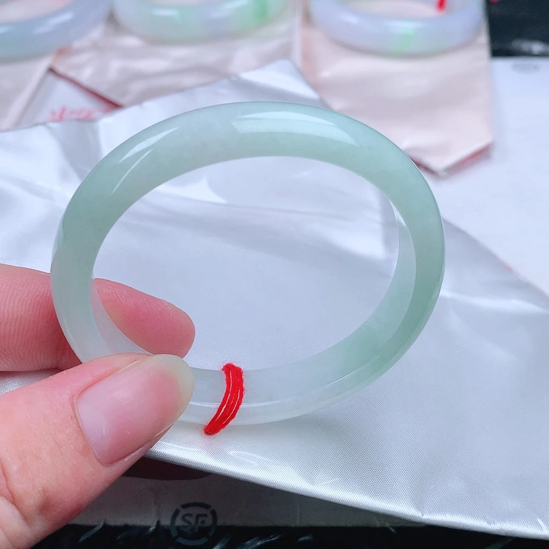 翡翠手镯（贵妃镯）未镶嵌