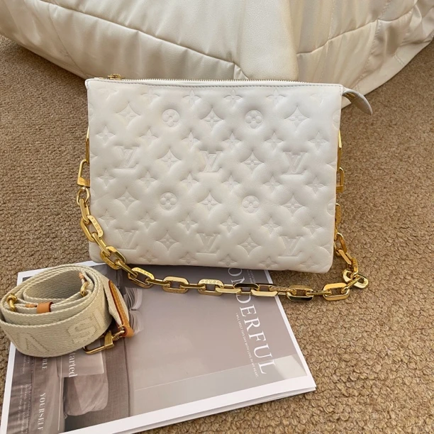 95新 LouisVuitton/路易威登 Lv 羊皮压纹 链条斜挎包/680757449