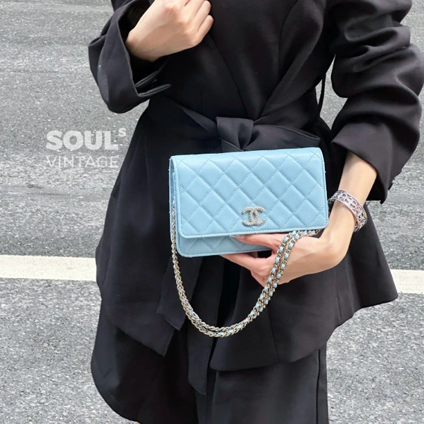95新 Chanel/香奈儿 蓝金 镂空镶钻双C鱼子酱woc/608847974