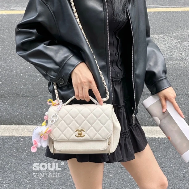 95新 Chanel/香奈儿 Chanel 白金荔枝牛affinity邮差包/616330463