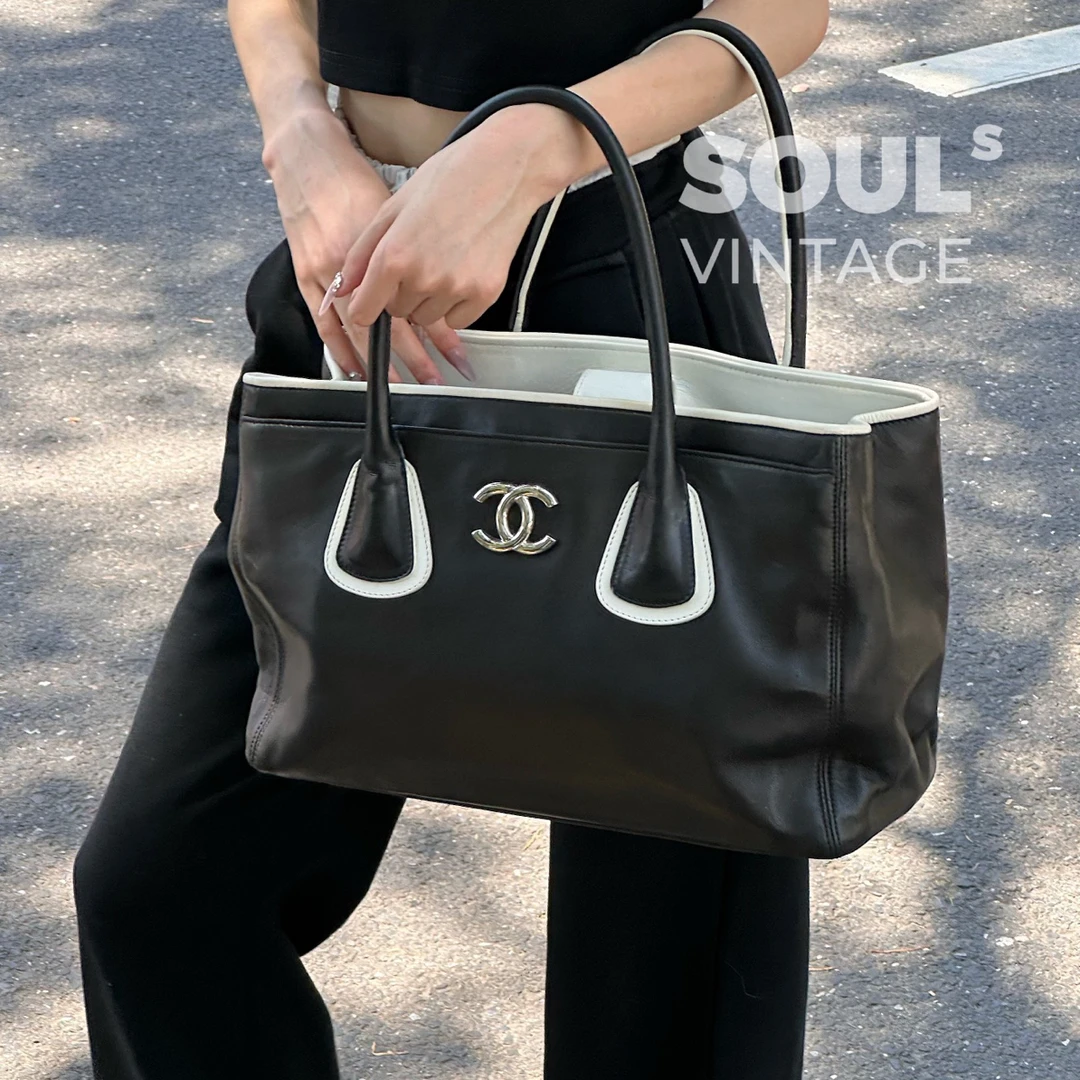 95新 Chanel/香奈儿 Chanel 熊猫色羊皮cerf托特包中号/651807337