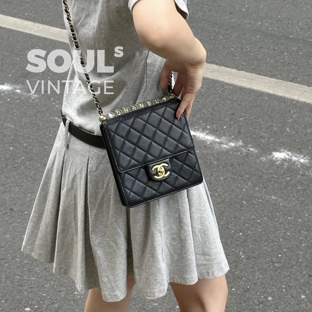 95新 Chanel/香奈儿 黑金 山羊皮珍珠logo链条包/656945691