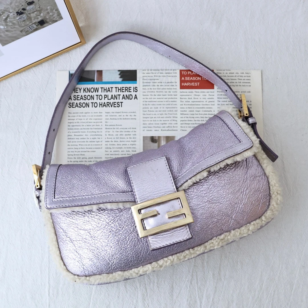 95新 FENDI/芬迪 Fl66 Fendi羊羔毛腋下/662058131