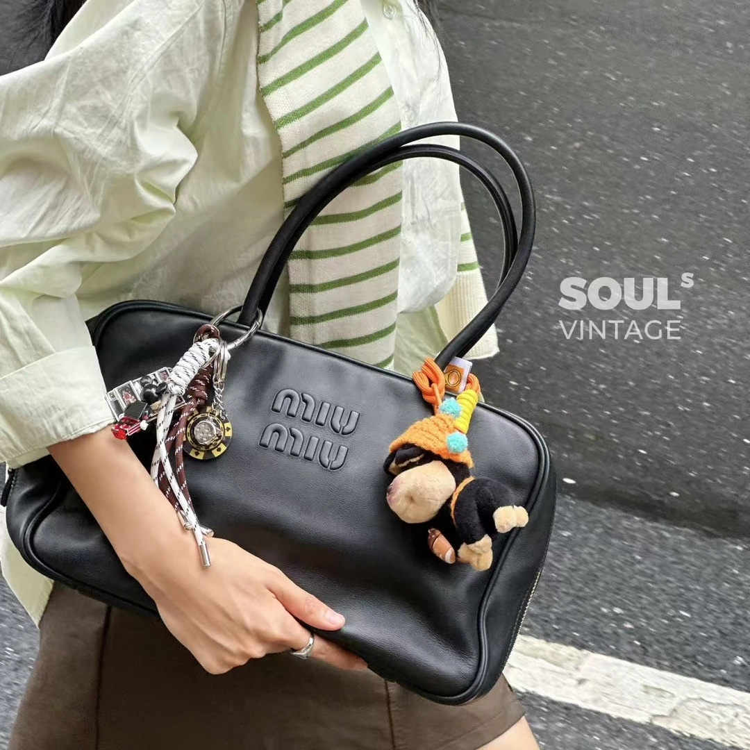 95新 MIU MIU/缪缪 Miumiu黑色 牛皮 长手柄公文包三代/688789992