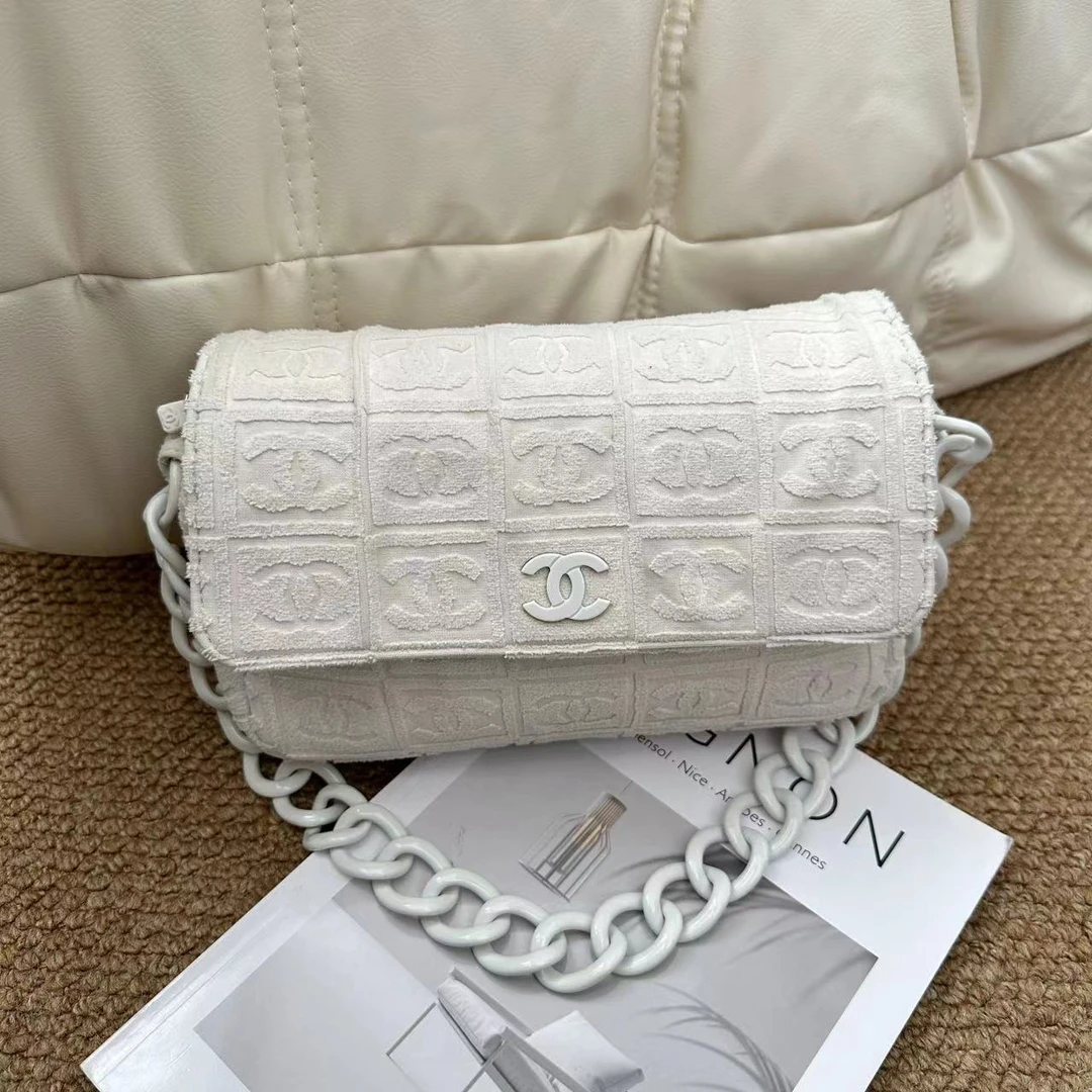 95新 Chanel/香奈儿 Chanel 白色 亚克力 毛巾包/667672493