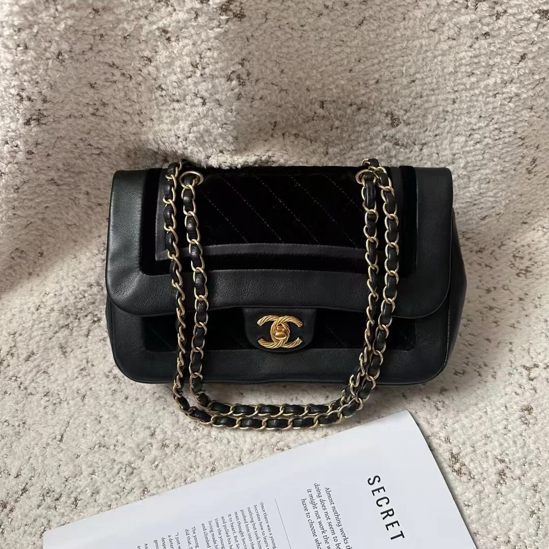 95新 Chanel/香奈儿 黑金丝绒拼接 麻花扣 口盖包/638019170