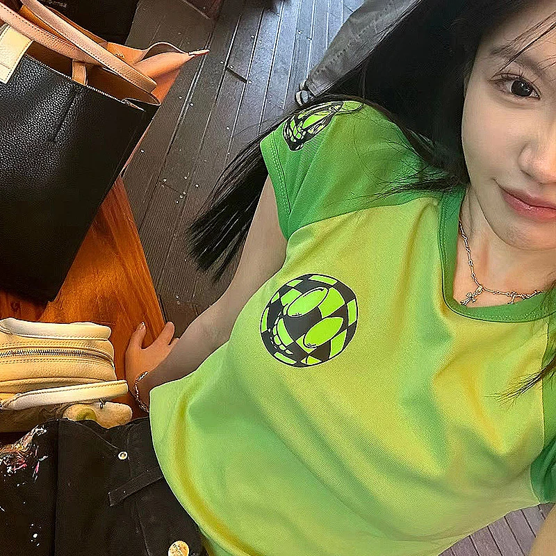 GLASSHOUSE夏日牛油果绿多巴胺新款紧身短袖足球印花短袖T恤女