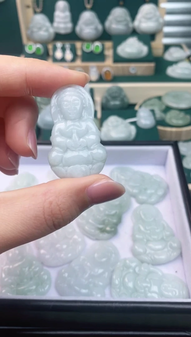 【闪购商品】翡翠颈饰未镶嵌观音（多样性发货发其一）