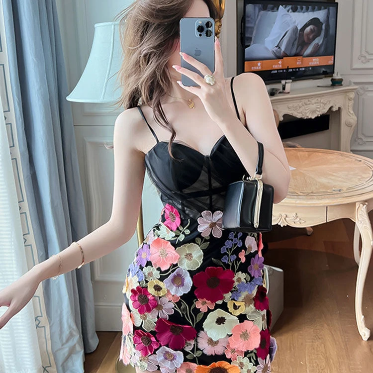 性感纯欲风名媛连衣裙2023吊带拼接修身收腰显瘦碎花女春季小黑裙