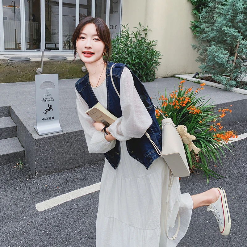 牛仔马甲白色连衣裙两件套女春秋2024新款设计感减龄初恋长裙套装