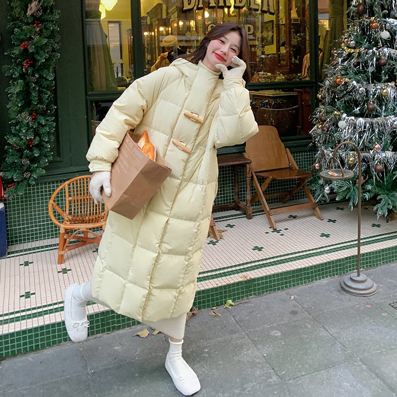 米黄色连帽羽绒棉服女中长款2024冬季新款高级感牛角扣保暖面包服