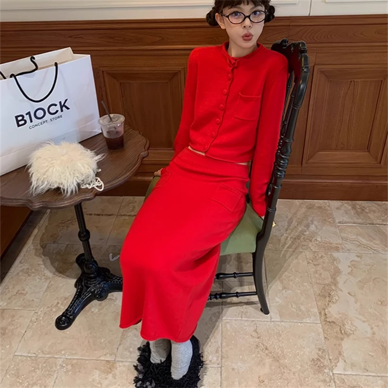 le rouge周美美 轻柔日常慵懒氛围卷边圆领针织开衫直筒半裙套装