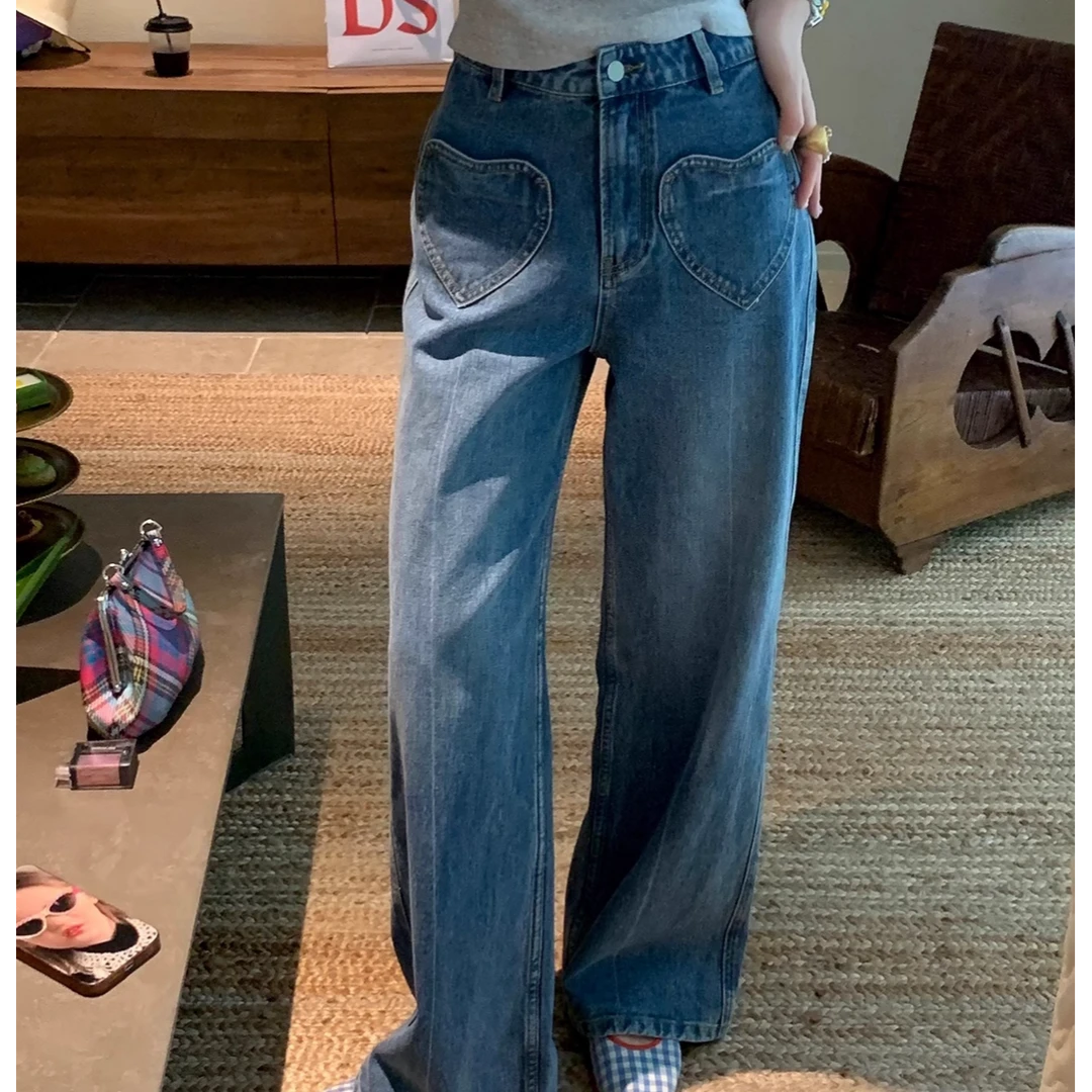 【羽儿家】 安利好版型复古浅蓝爱心贴布口袋直筒休闲牛仔裤