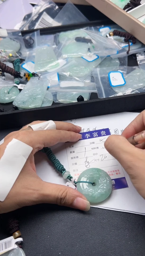【闪购商品】翡翠颈饰未镶嵌AA
