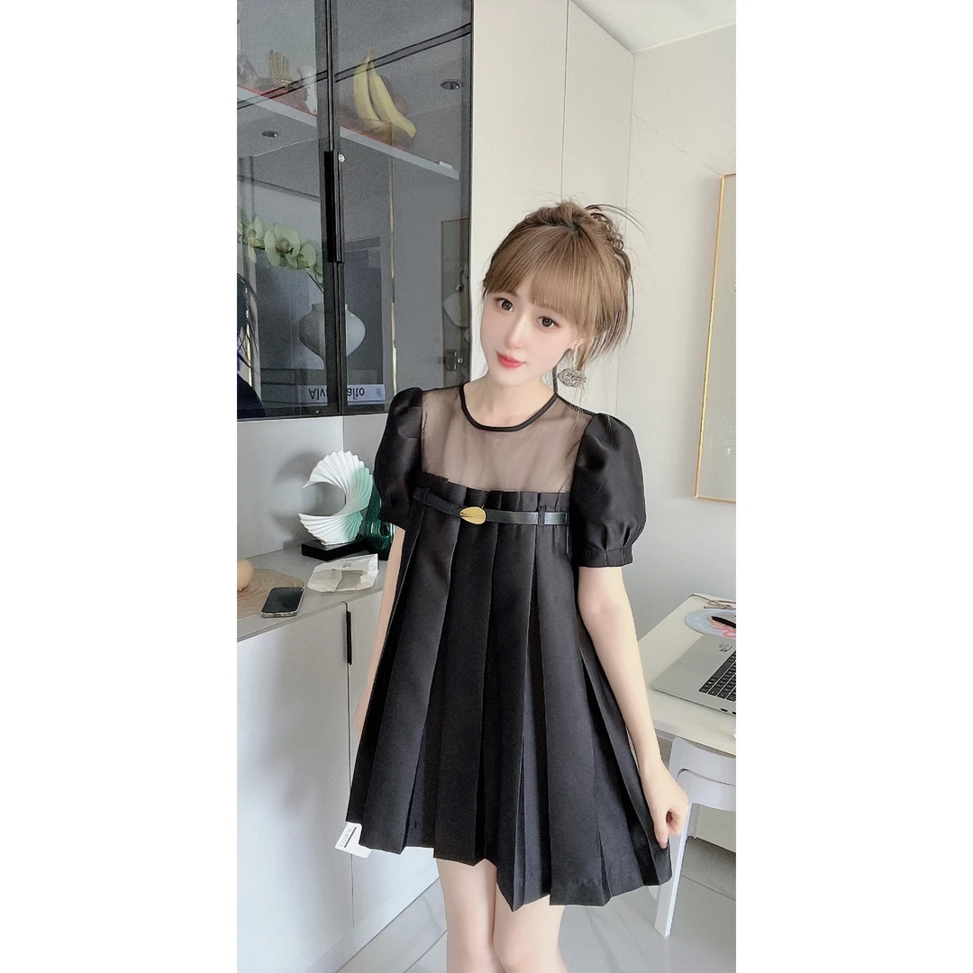 新款气质女生法式公主显瘦连衣裙泡泡袖简约连衣裙小众时尚6301