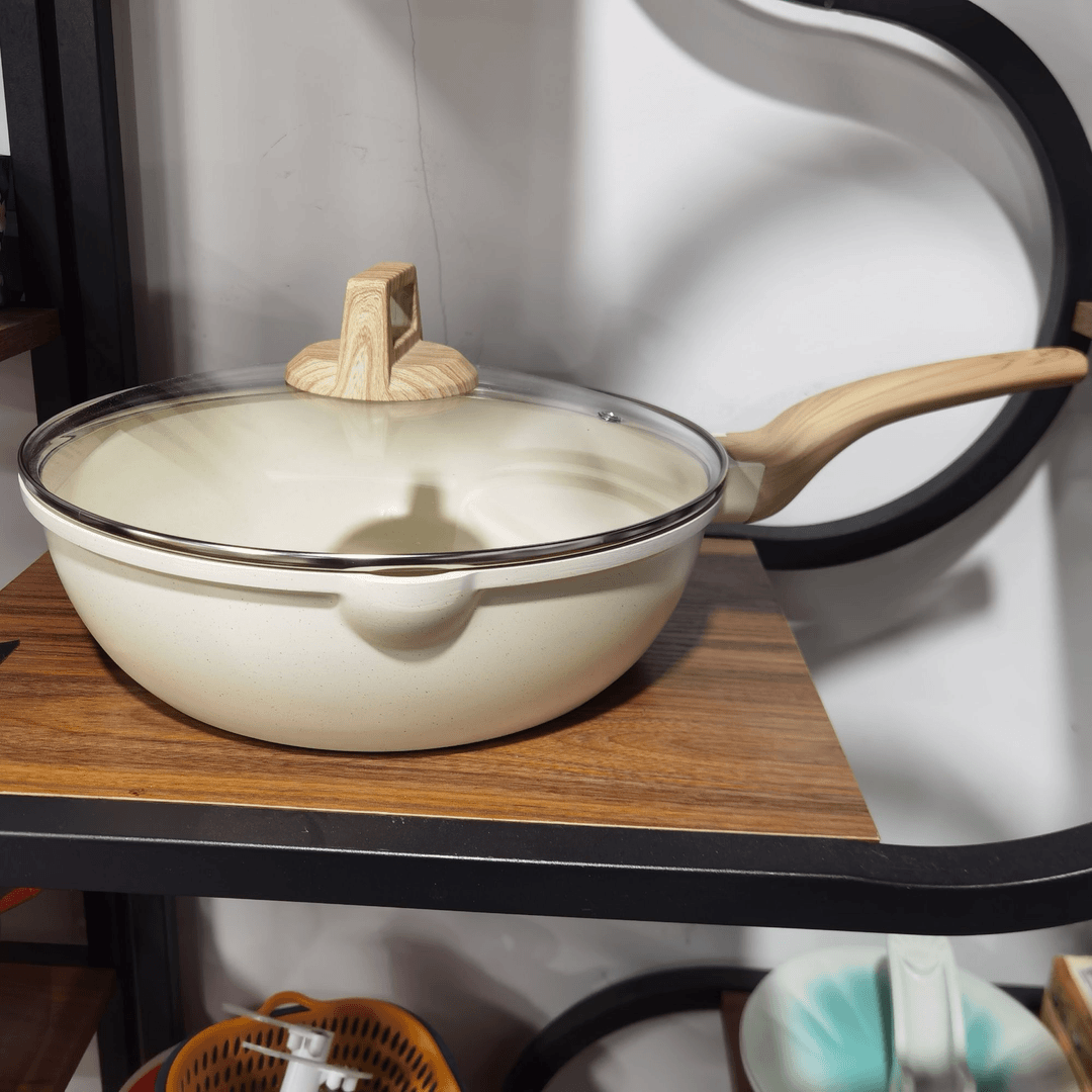 小卡28cm有盖全新尾单冰淇淋白不粘煎炒锅家用平底锅高颜值不挑灶