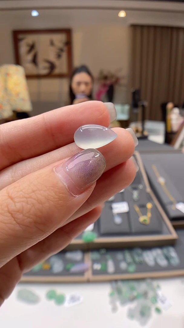 【闪购商品】翡翠颈饰未镶嵌水滴