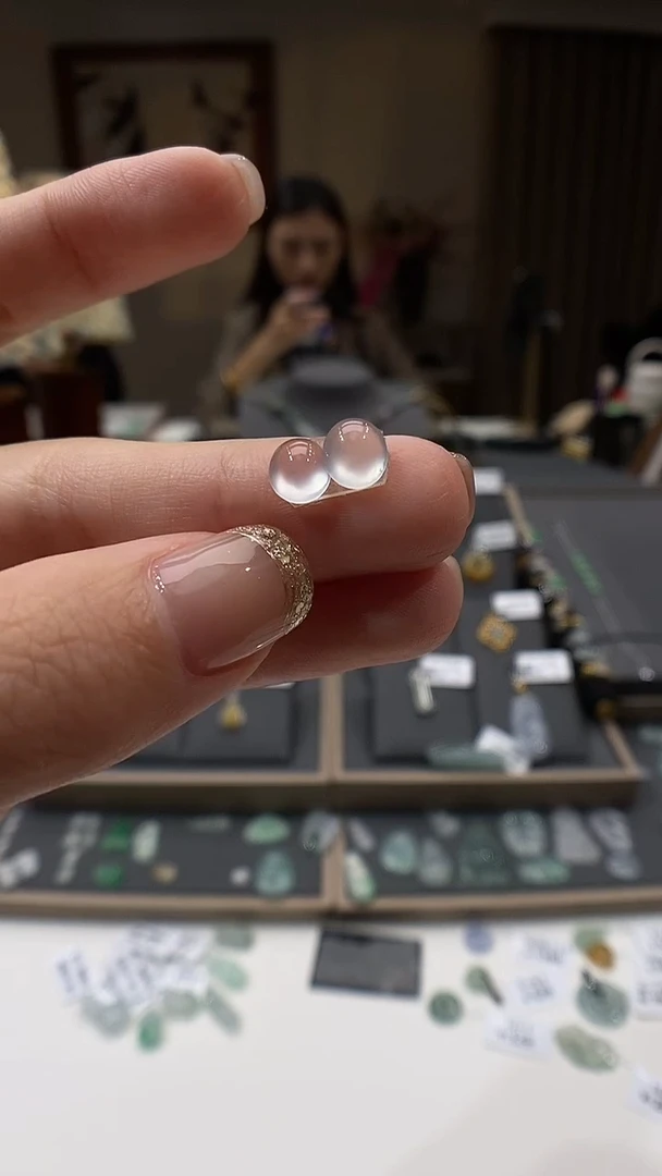 【闪购商品】翡翠颈饰未镶嵌蛋面一对