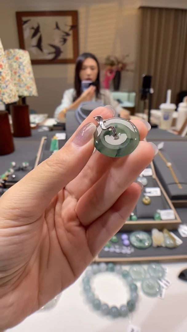 【闪购商品】翡翠颈饰18K金镶嵌平安扣