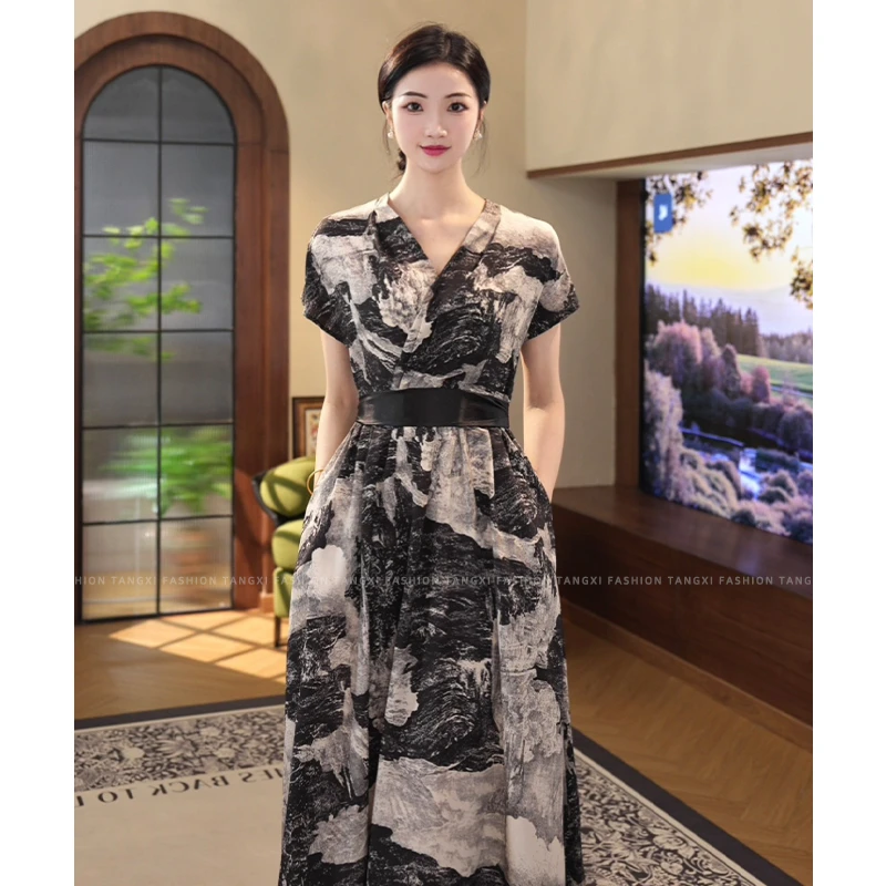 现货2025夏季新款【5209】轻奢气质小众收腰显瘦黑色V领连衣裙子女