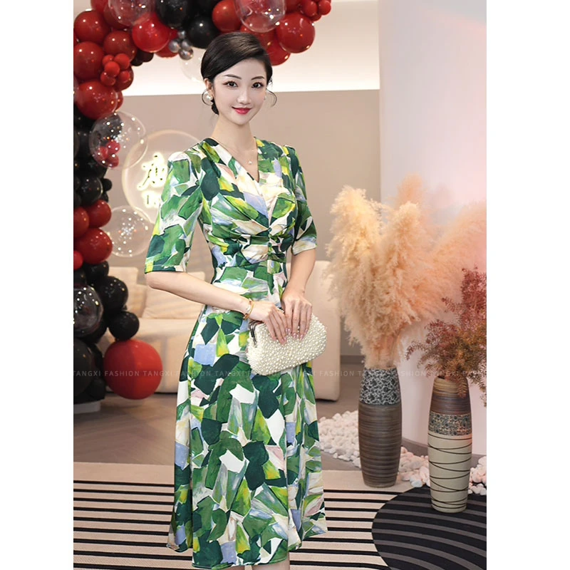 现货【83】高级感轻奢女装2025早春新款法式收腰显瘦设计感连衣裙