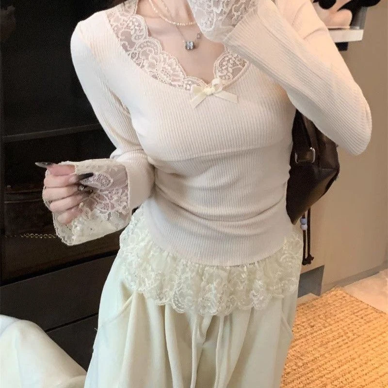甜辣蕾丝拼接V领长袖T恤秋冬新款修身显瘦纯欲别致打底上衣女ins